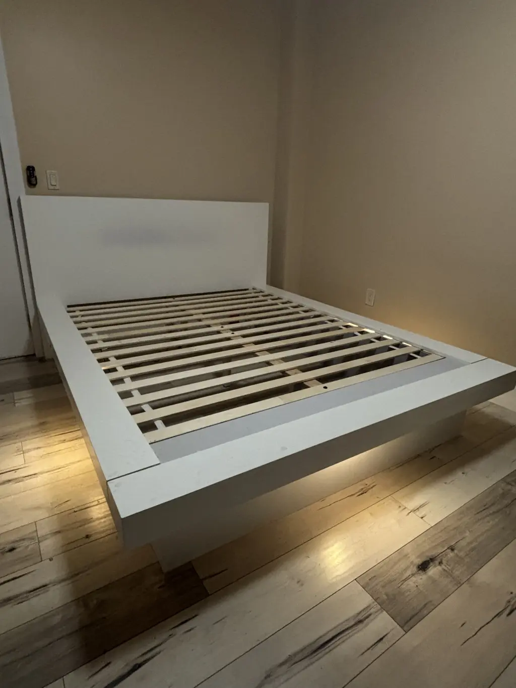 Se vende plataforma de cama queen