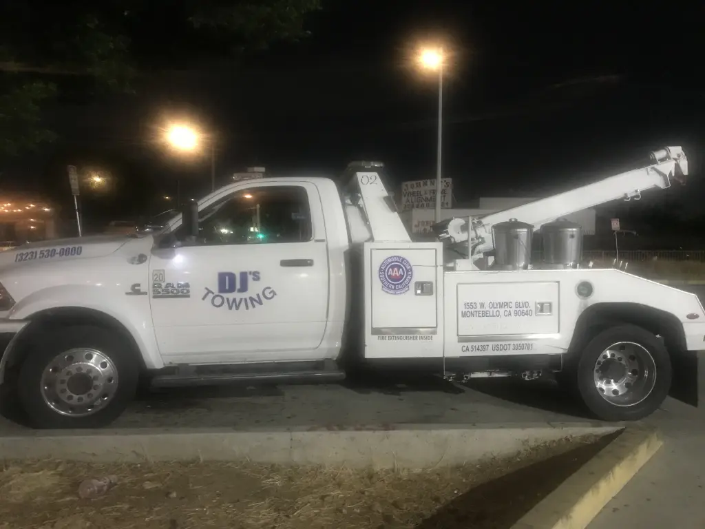 Gruas 24 hrs (323)200-6509