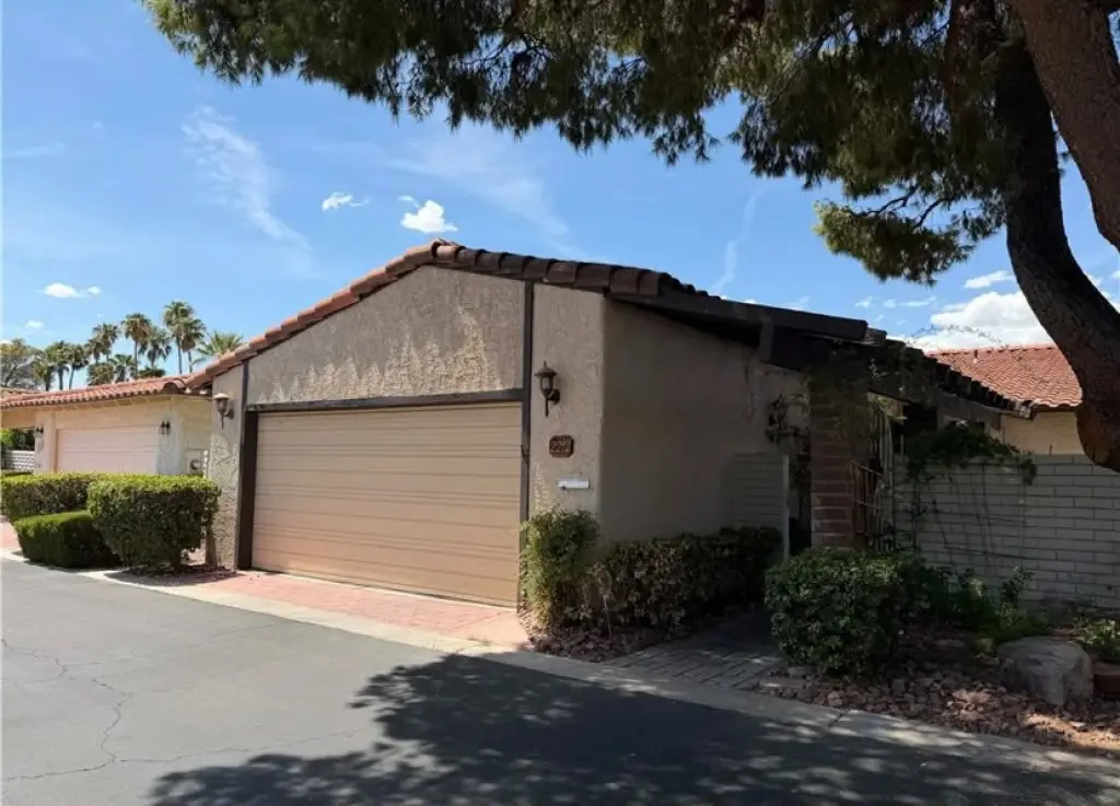 2212 Plaza Del Prado, Las Vegas, NV 89102
