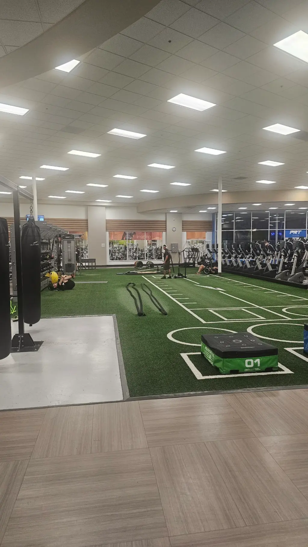 (Janitor) TRABAJA EN LA FITNESS Y ENTRENA GRATIS! (Part-Time) Limpieza