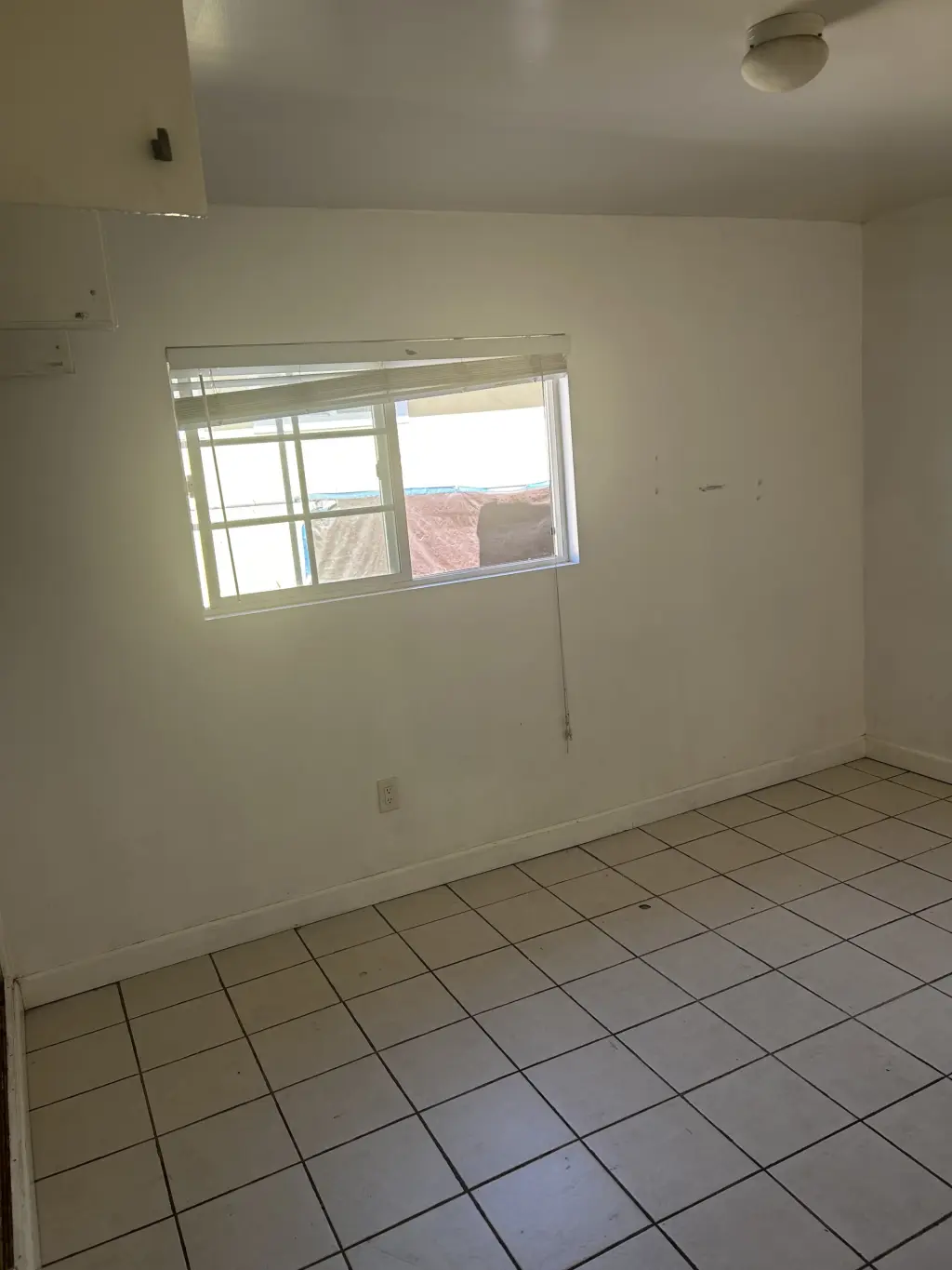 Cuarto espacioso en East LA