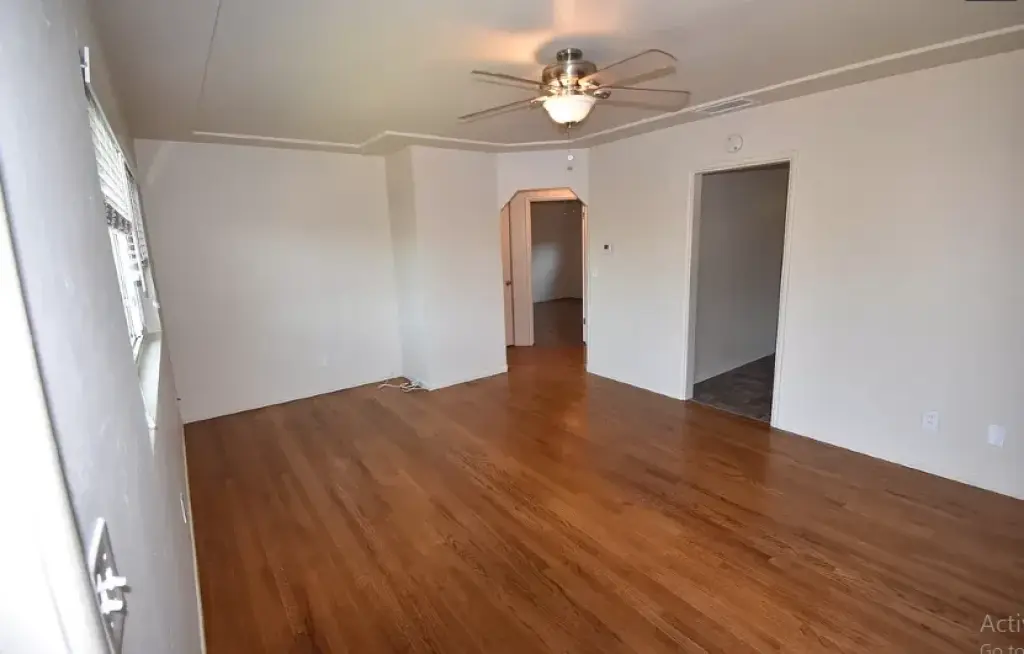 Studio Apartment Utilities Included! Available Now!