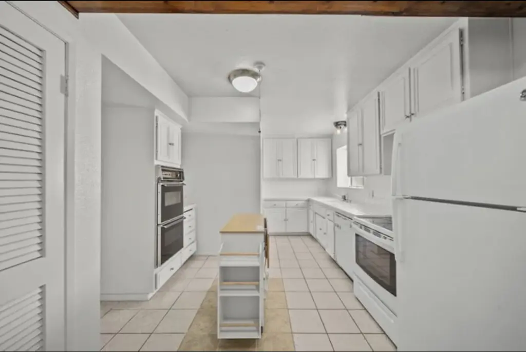4 habitaciones, 2 baños, Margarita Dr.