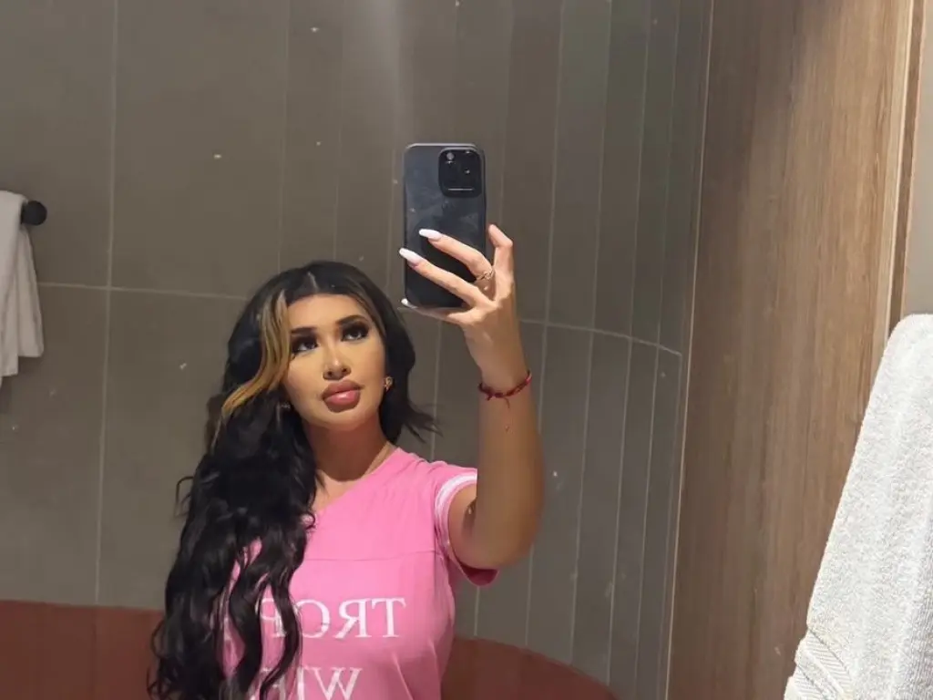 Soy latina me llamo emely