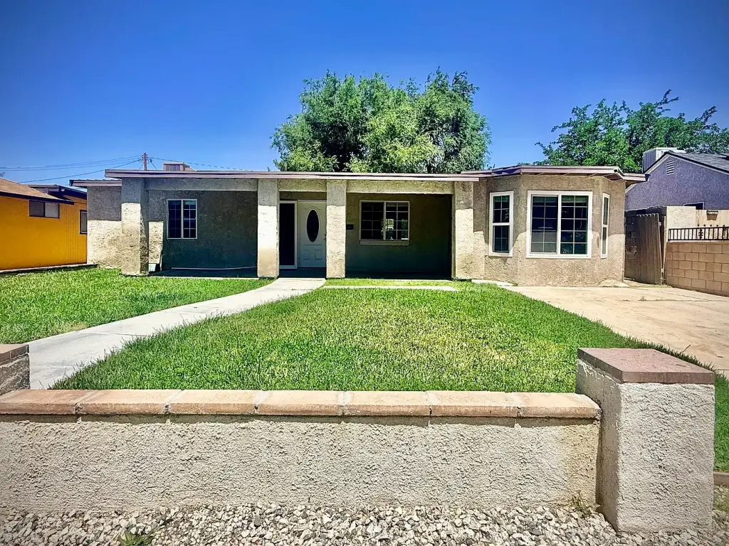 W Norberry St, Lancaster, CA