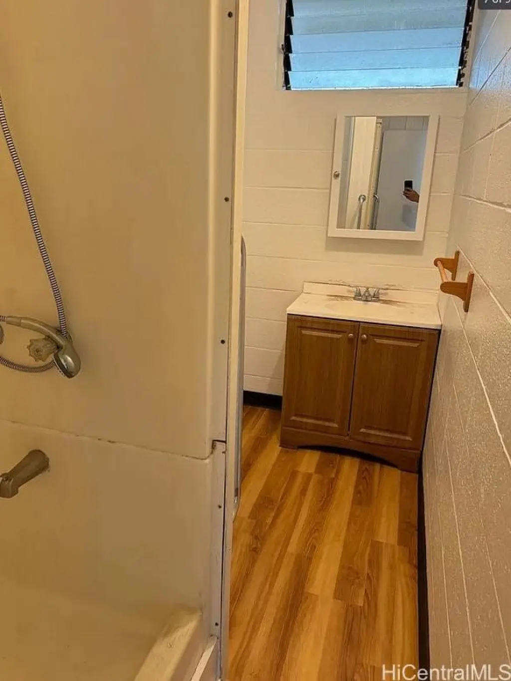 Luminoso y espacioso depto 1 rec en Tustin CA con closet vestidor