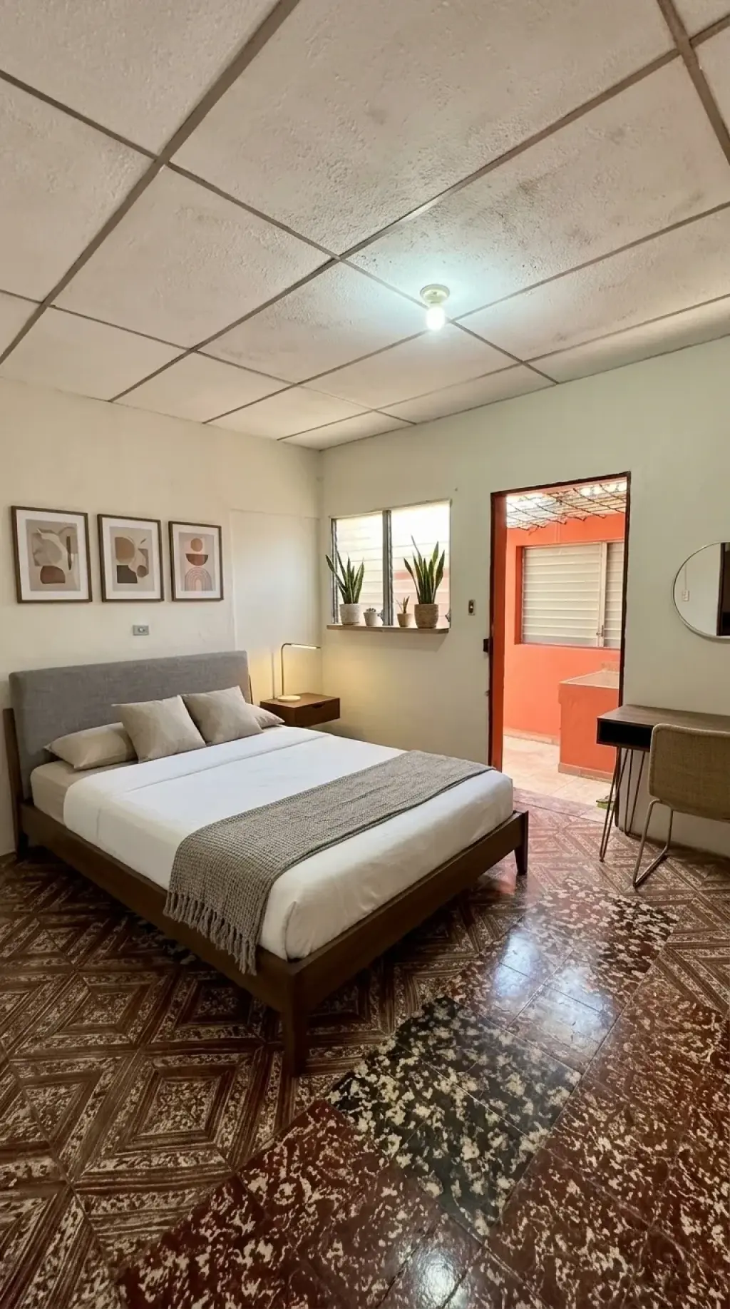 Propiedad comercial en Santa Ana 3 habitaciones en zona de alto tránsito