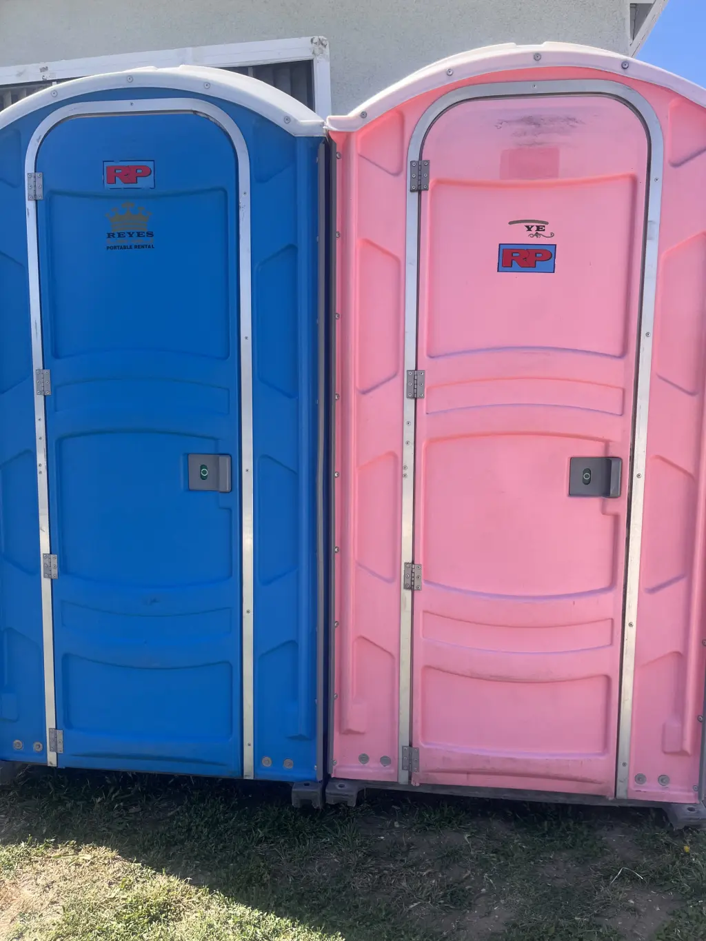 Baños para fiesta y construcción