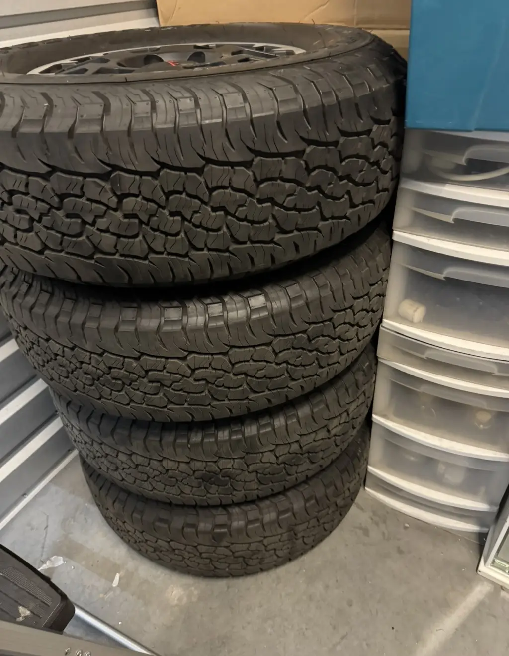 VENDO 4 RINES CON LLANTAS ORIGINALES TOYOTA TRD