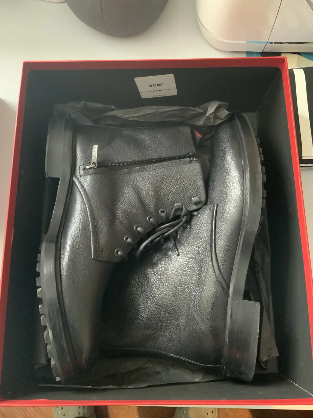 Botas Negras Elegantes en Caja Original  Men size 10.5 como nuevas