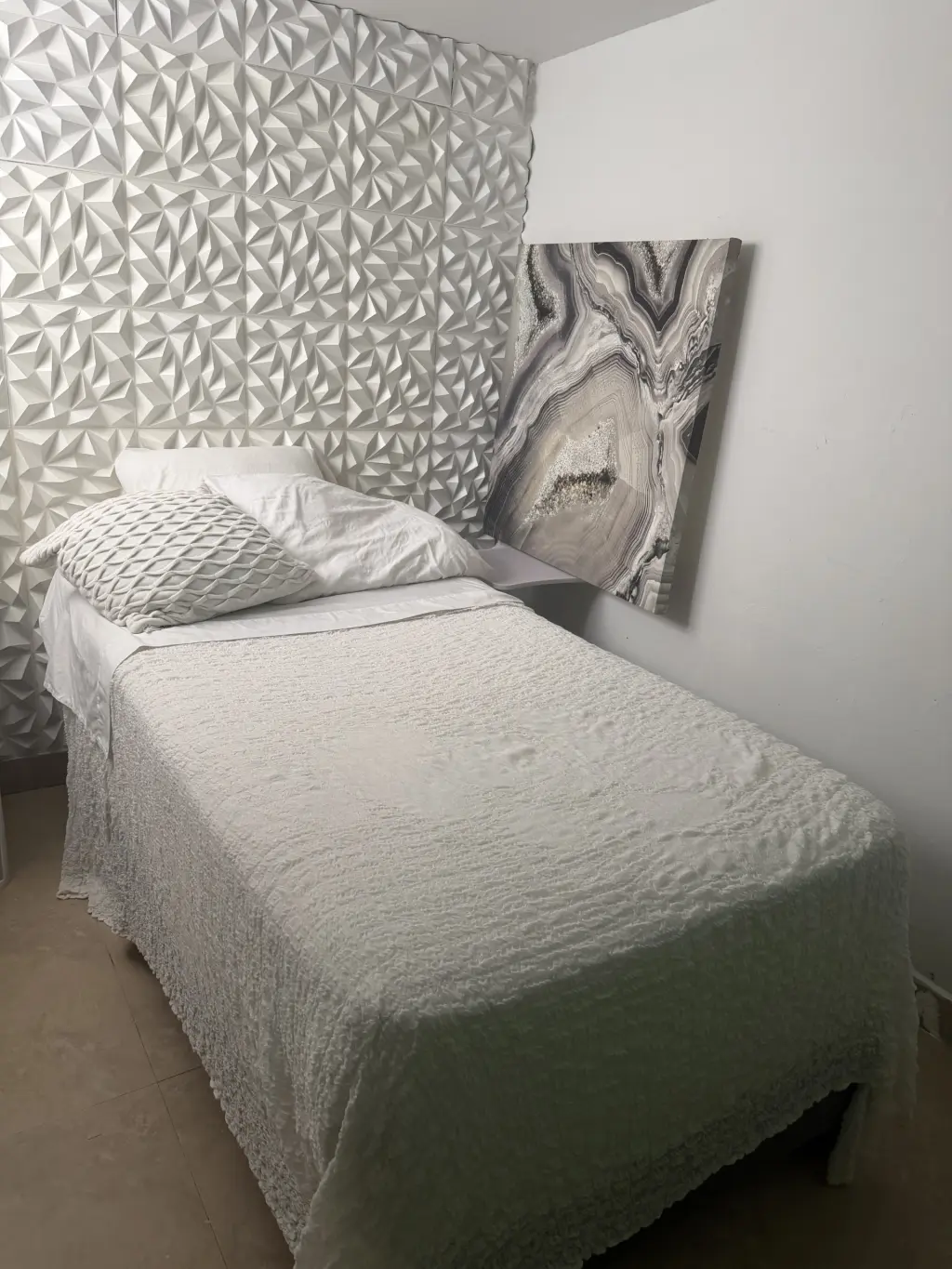 Rento habitacion amoblada