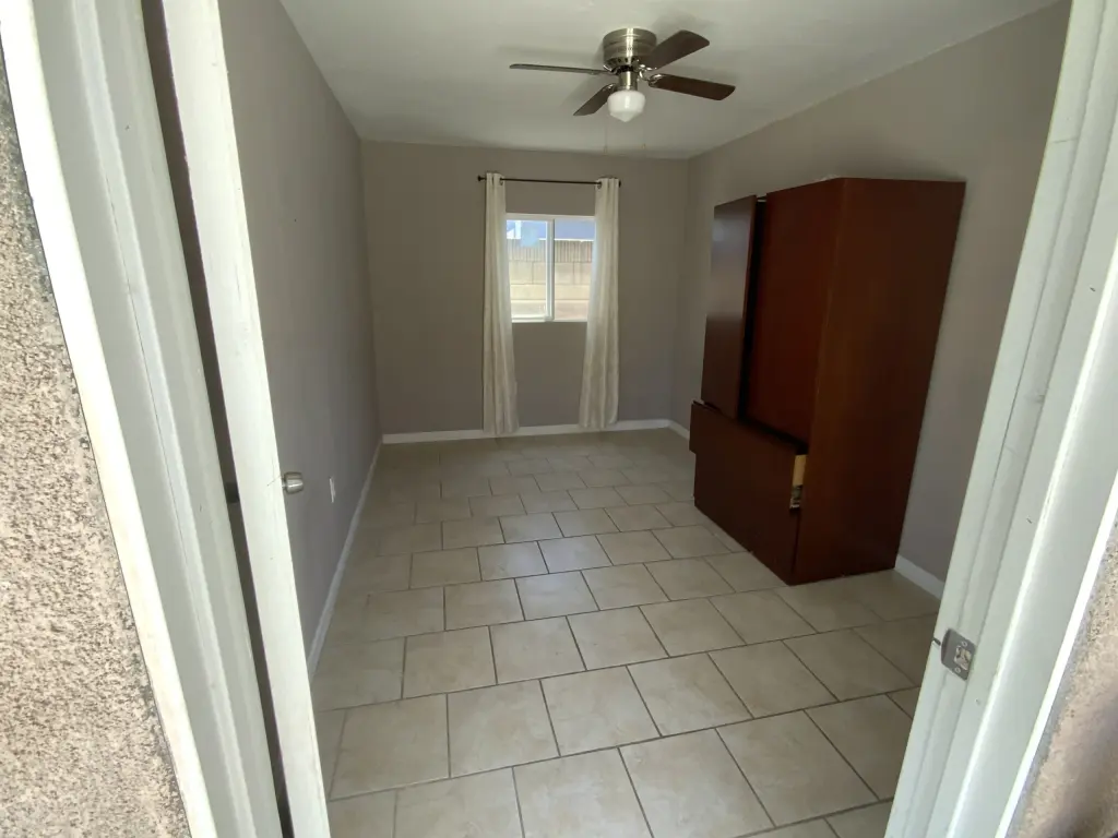 Spacious Room for Rent in Quiet Neighborhood