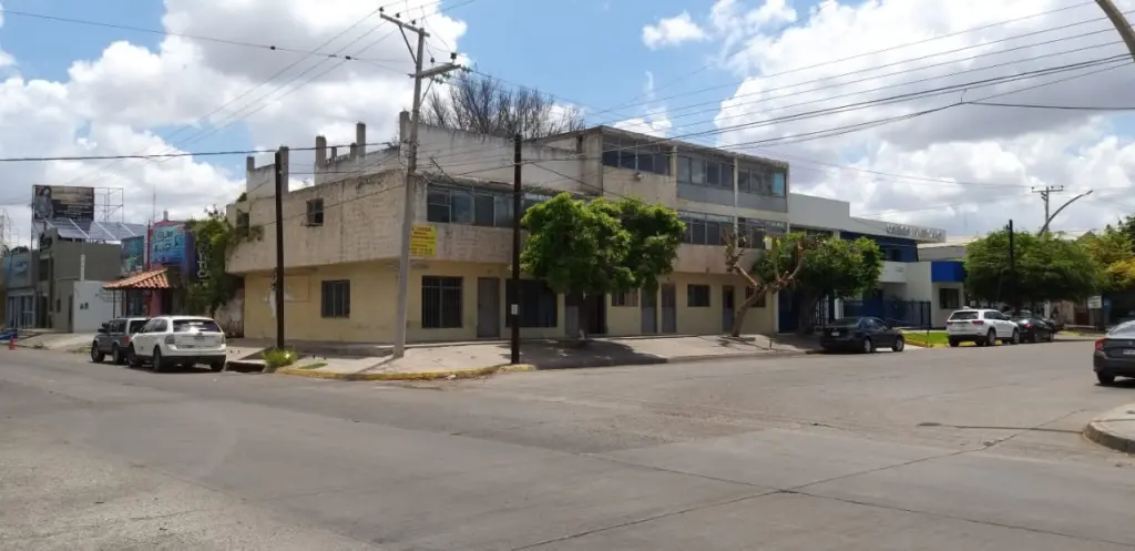 EDIFICIO, EN ESQUINA LOS MOCHIS, SINALOA