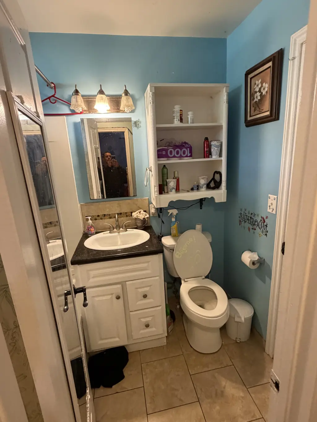 Sé renta recámara con baño