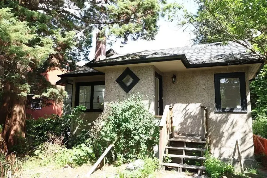 Furnished 2-bedroom, 1-bathroom