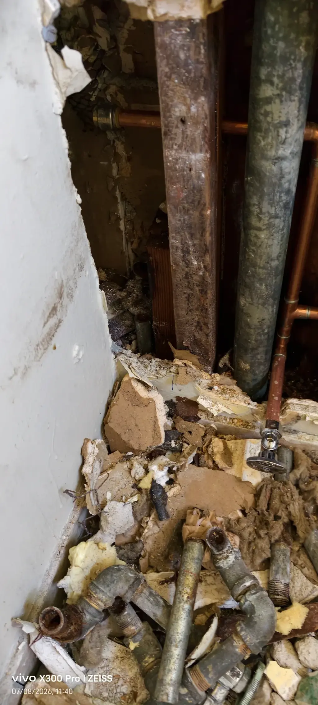 busco trabajo ayudante se plomeria pintura concreto driwall edad 26
