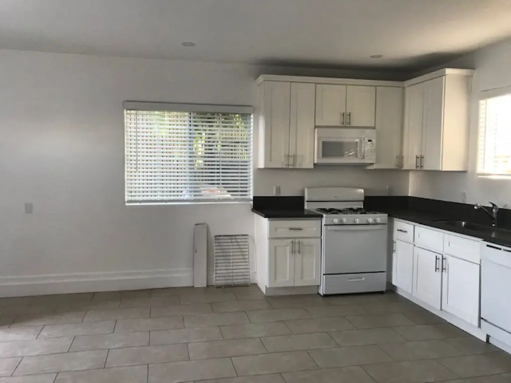 se renta unidad remodelada