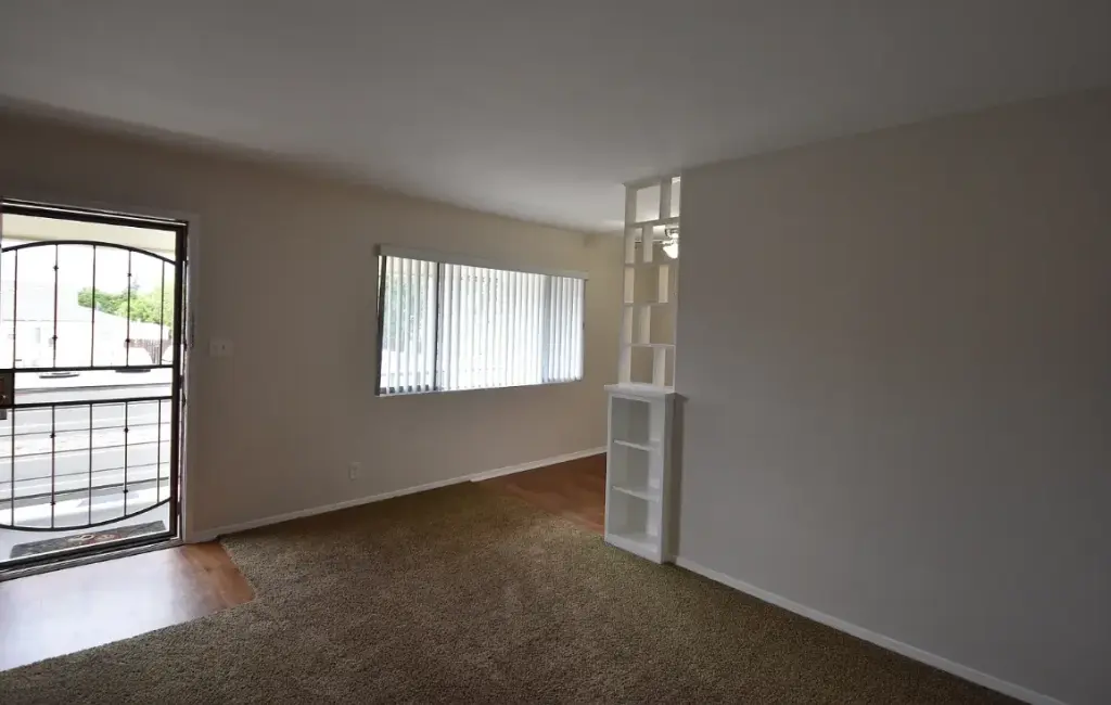 Beautiful Upstairs 1-Bedroom Apartment in Covina