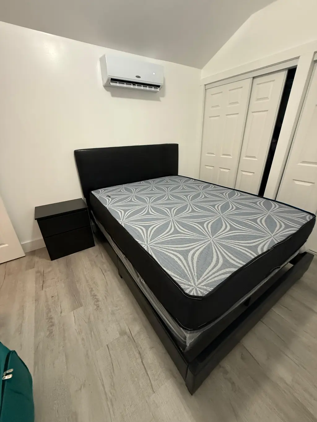 Vendo camas full con el colchón incluído