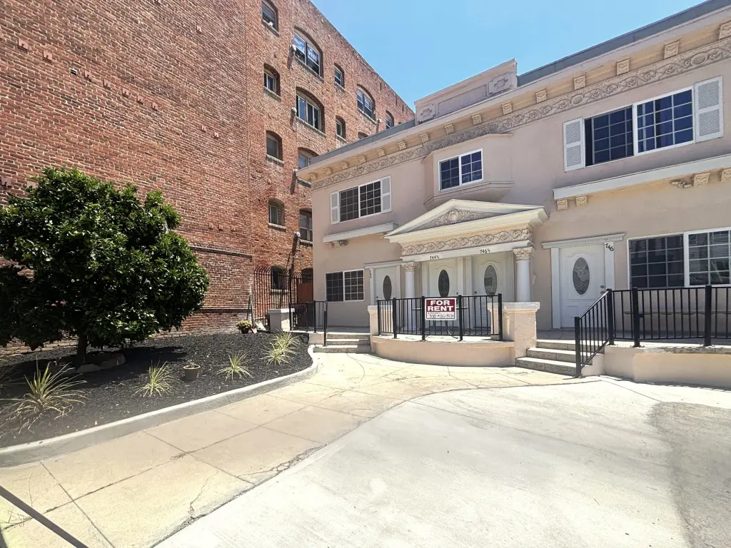Casa en renta 4 recamaras 2 baños $3800