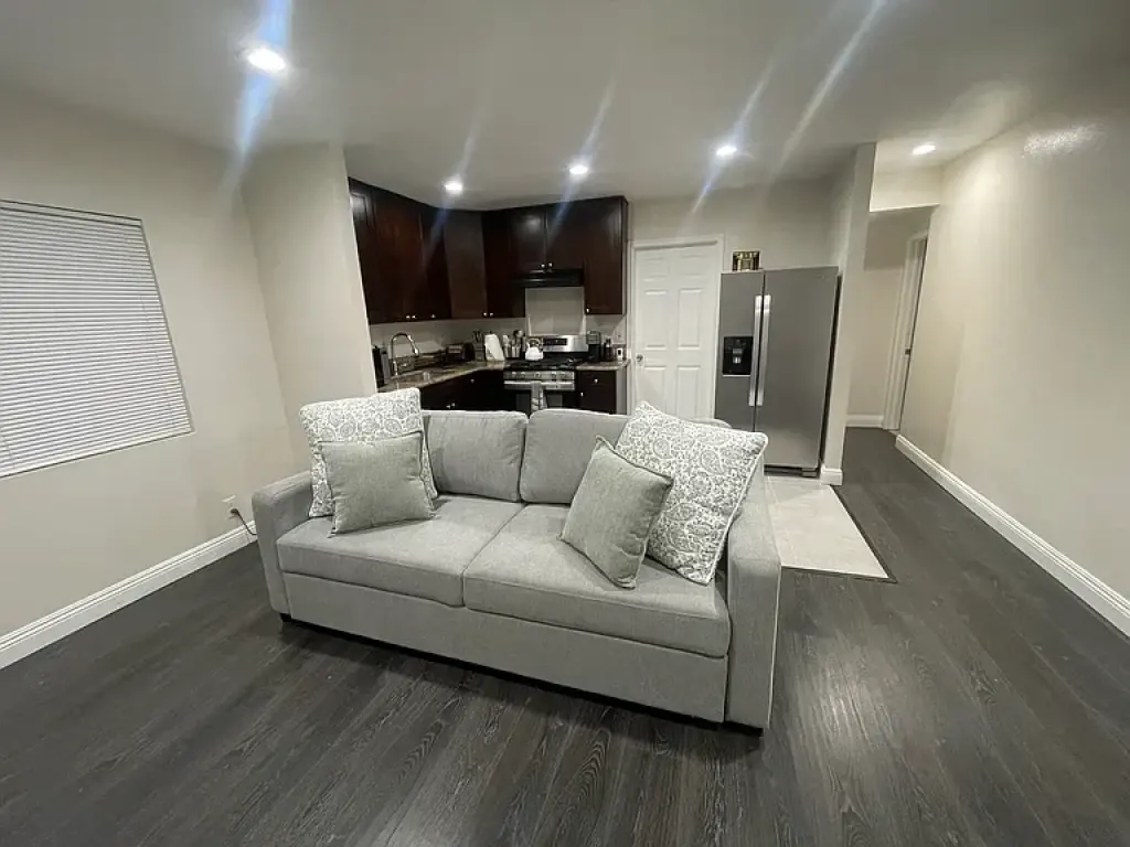 Charming One-Bedroom Suite home with Modern Updates, Ready