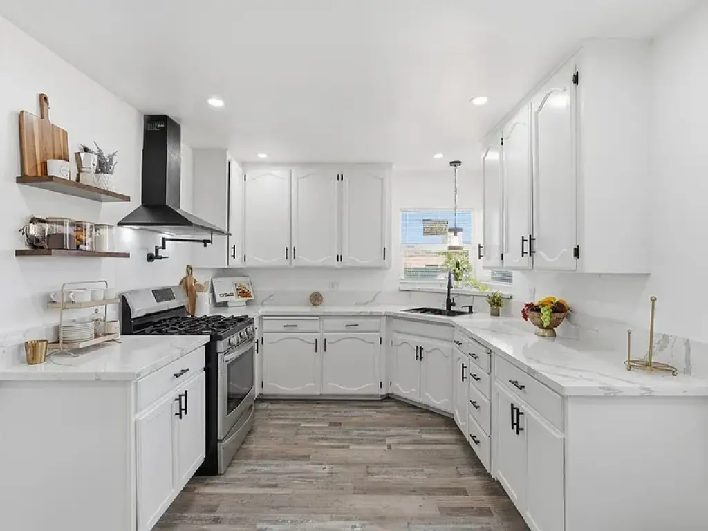 Bienvenido a 3413 N Millbrook Ave, un apartamento cuidadosamente remodelado