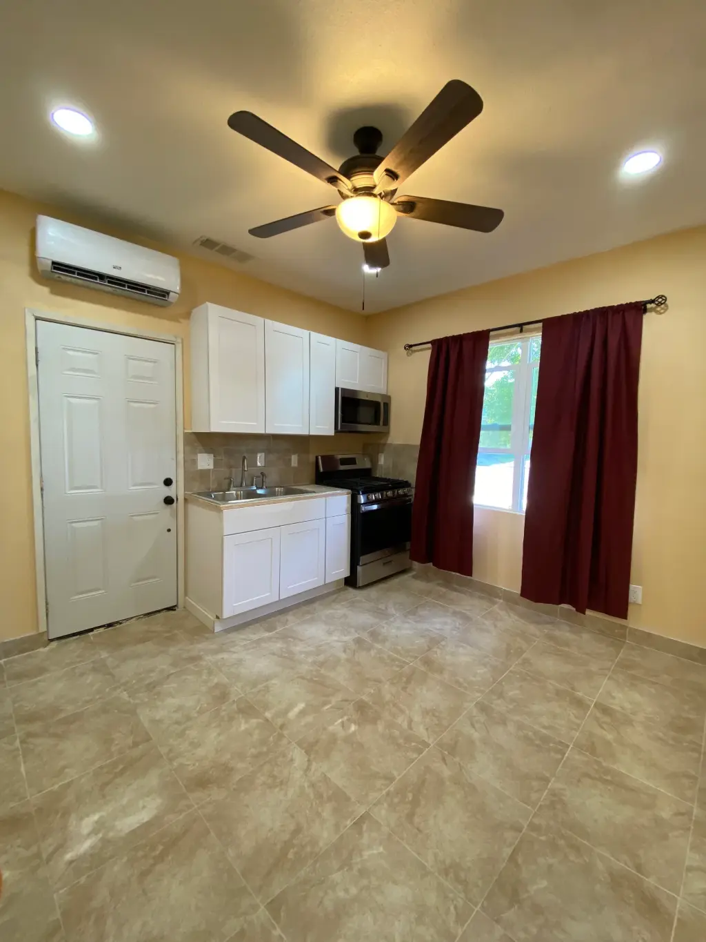 1 Bed 1 Bath Studio located in Lancaster, CA