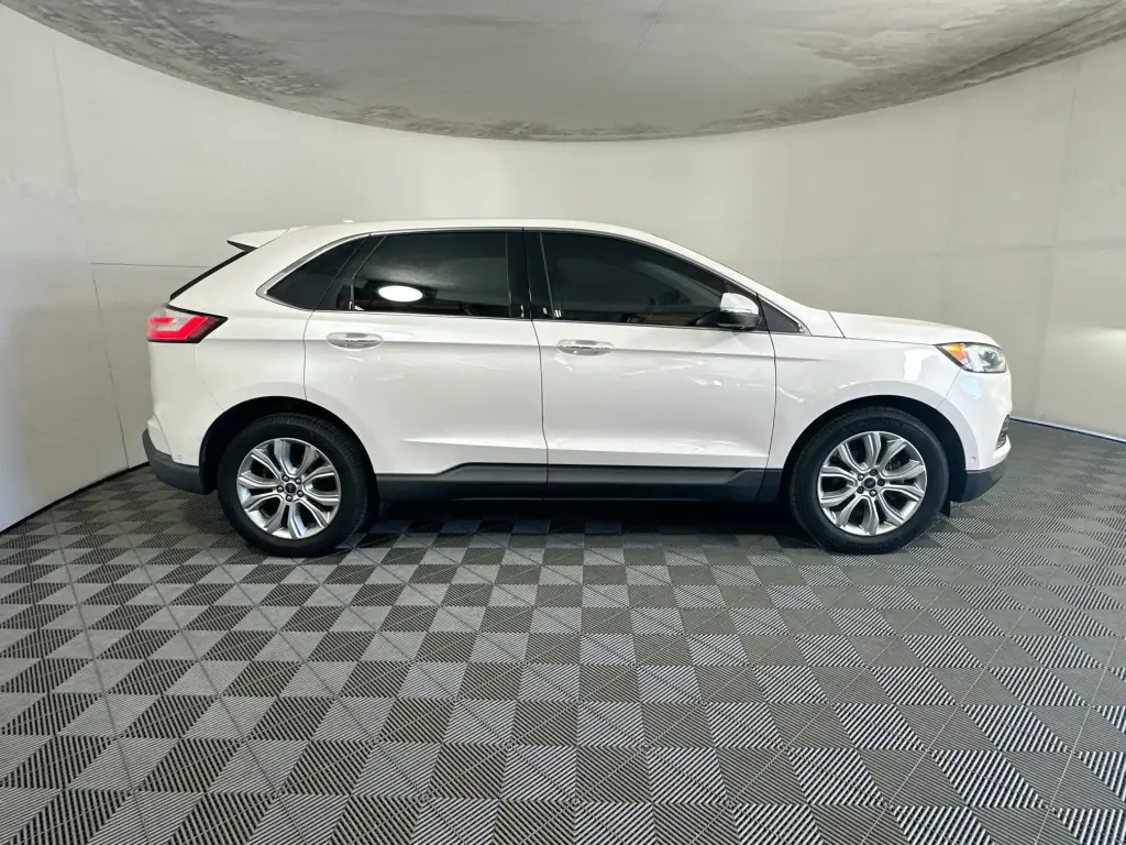 2019 Ford Edge Titanium - SUV FWD con motor 2.0L