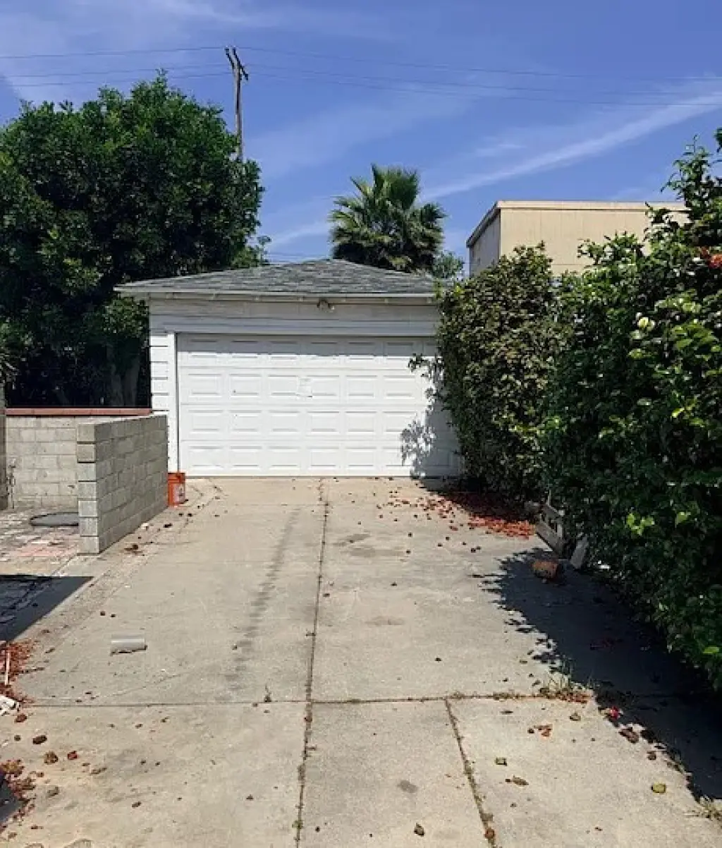 BEAUTIFUL BACK HOUSE FOR LEASE