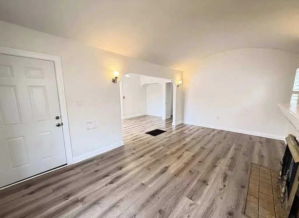 7307 Halldale Ave, Los Angeles, CA 90047