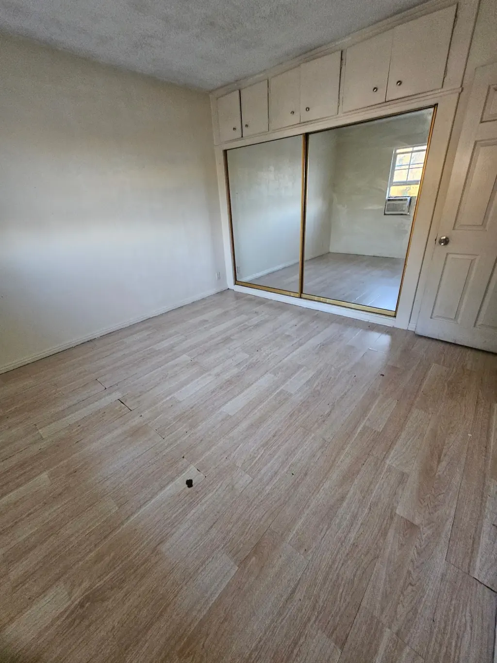 Cuarto de renta en downey $ 900