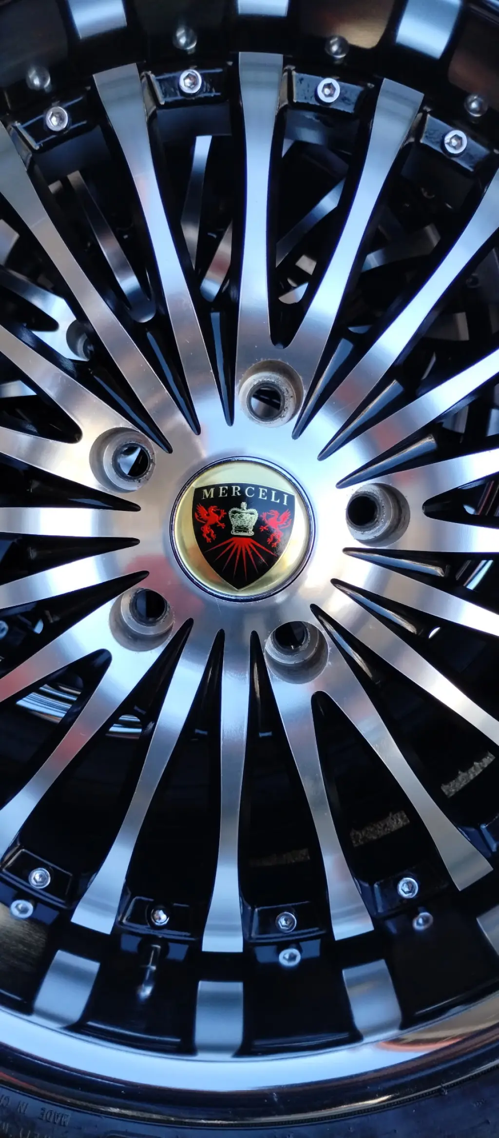 Rines Merceli M20 de 20 pulgadas con neumáticos Goodyear (5 birlos)