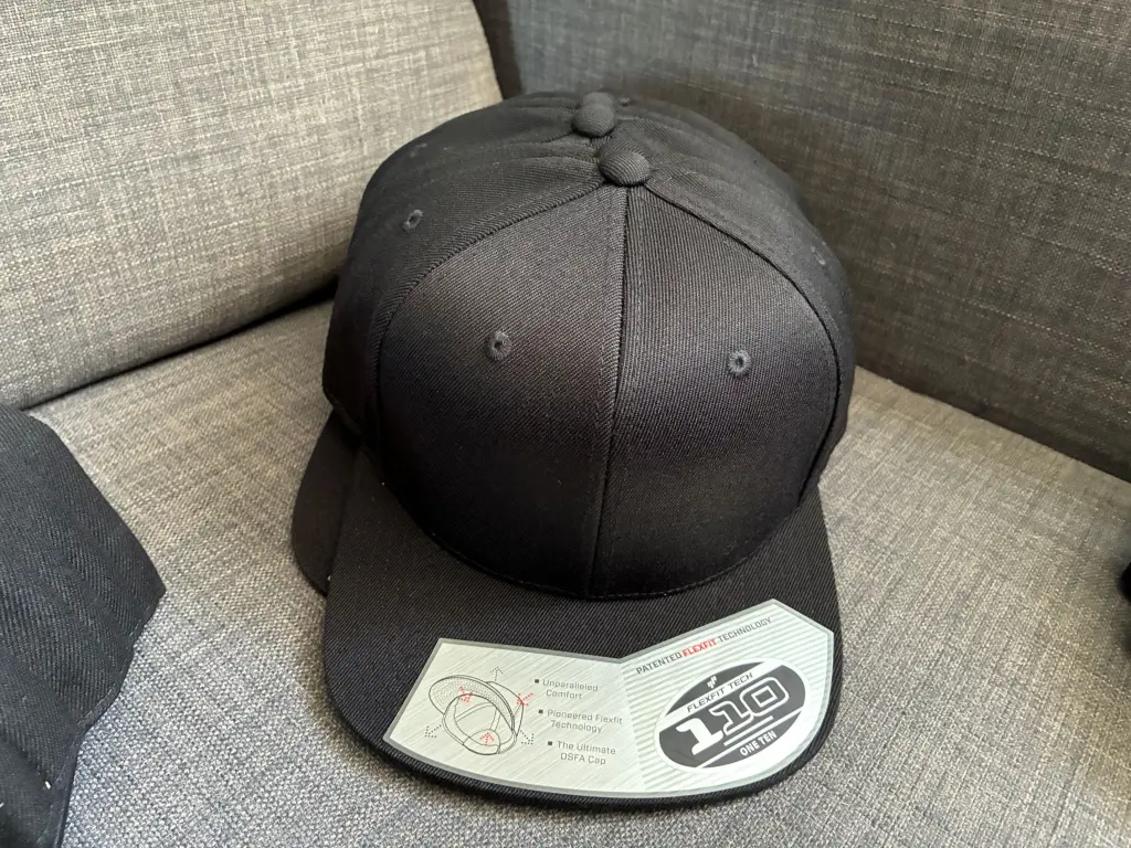 27 GORRAS SNAPBACK NUEVAS PERSONALIZADAS- LOTE COMPLETO