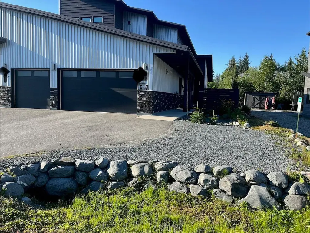furnishede one-bedroom, one-bathroom apartment with stunning mountain views