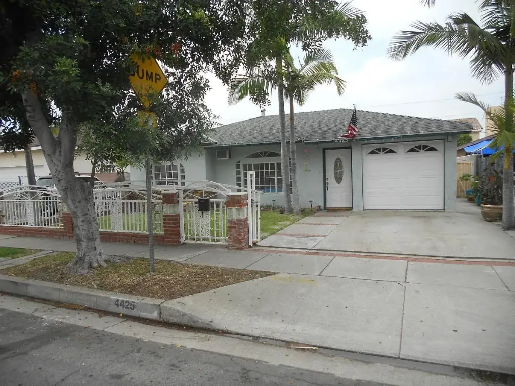Hartle Ave, Cudahy, CA