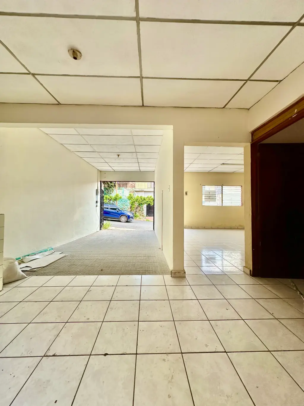 Casa de 3 habitaciones en zona de alto transito con potencial comercial