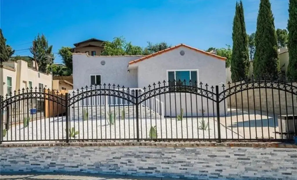 Fully furnished 2 bed, 2 bath house