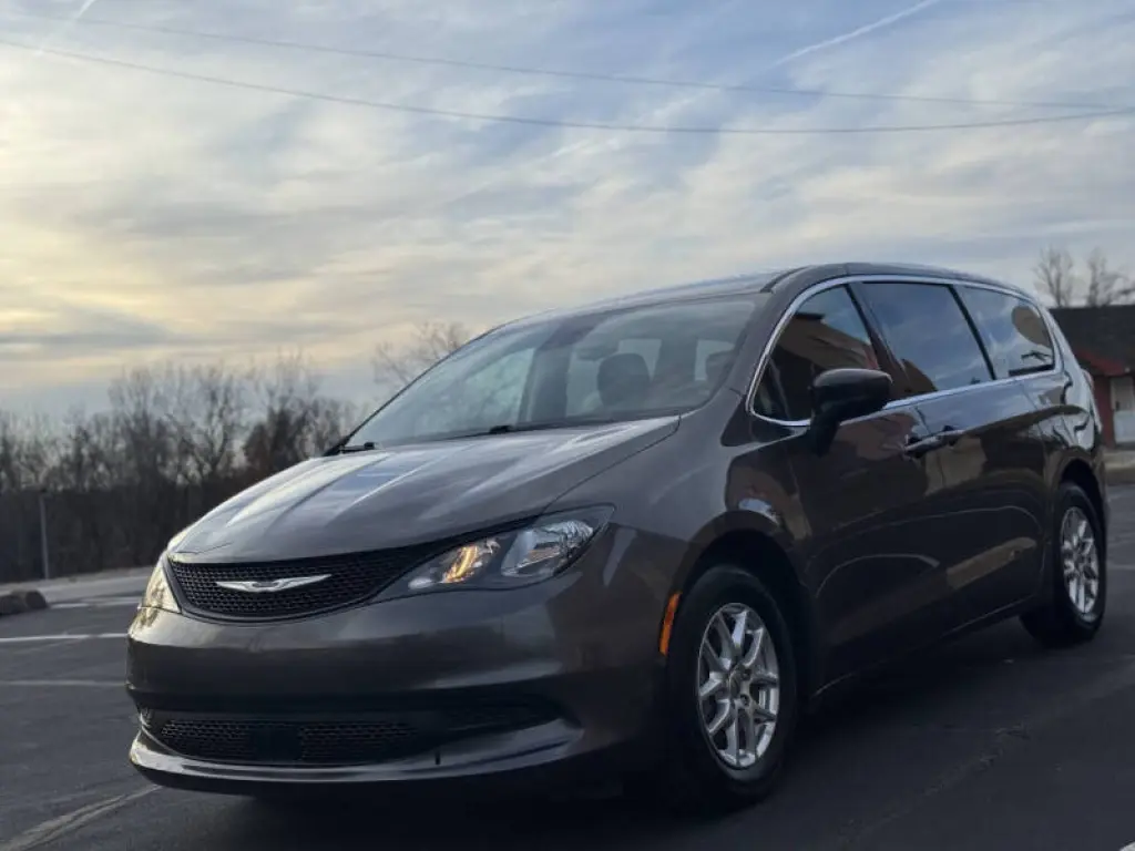 2023 Chrysler Voyager LX