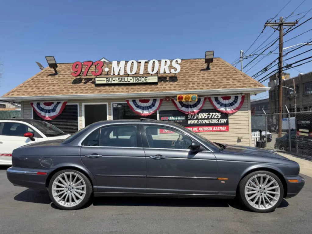 2005 Jaguar XJR