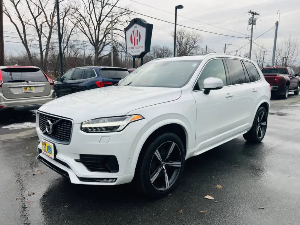 2017 Volvo XC90 T6 R-Design