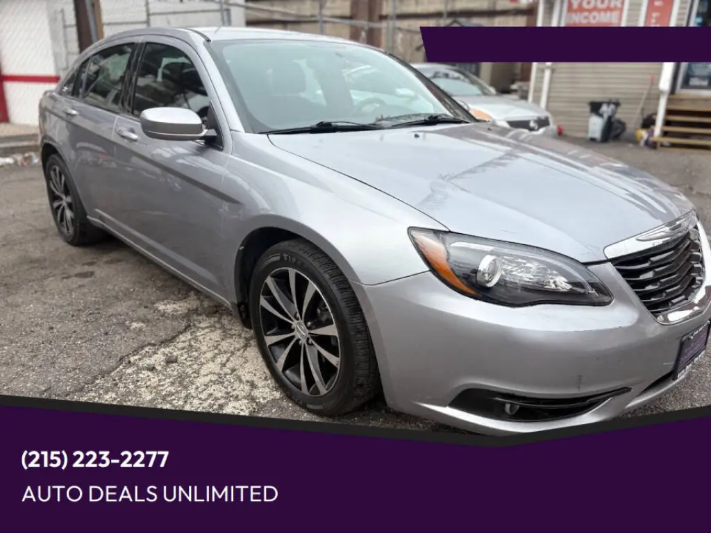 2013 Chrysler 200
Touring