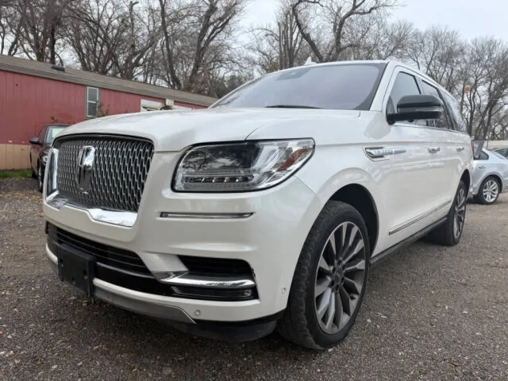 2018 Lincoln Navigator
Select