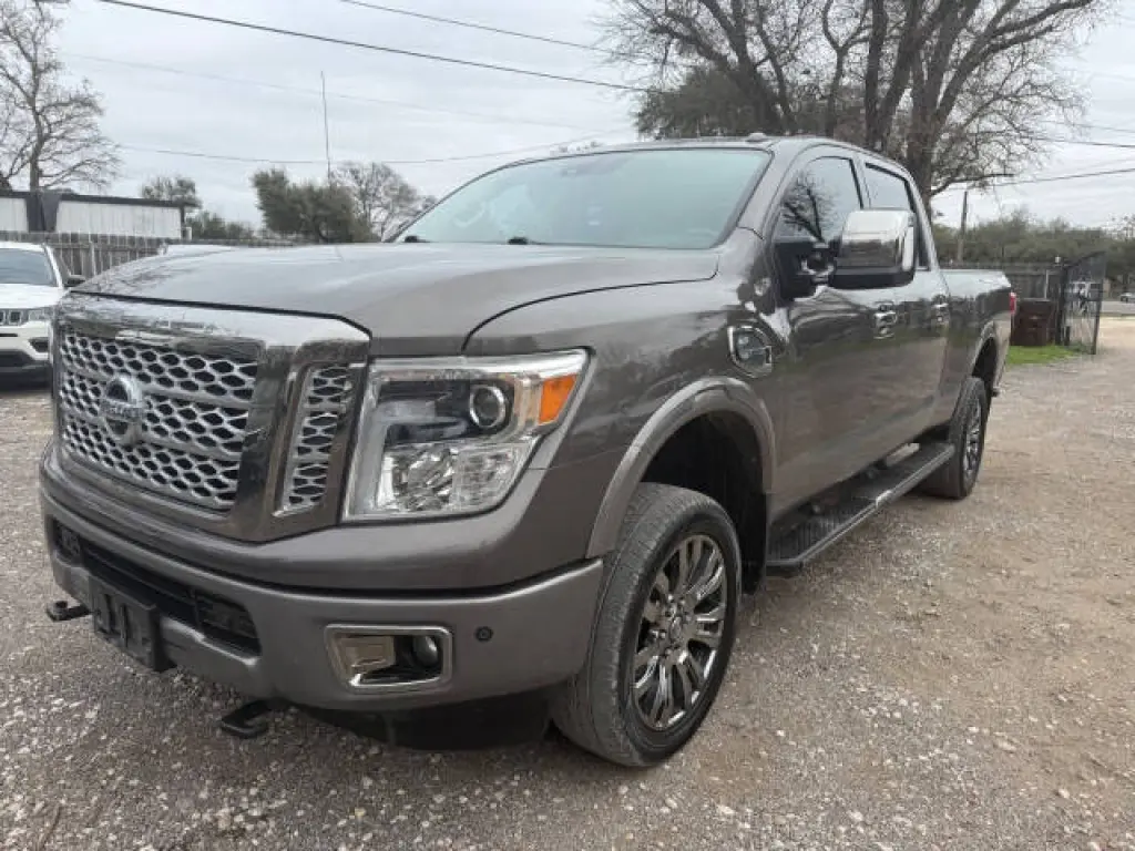 2017 Nissan Titan XD
SL