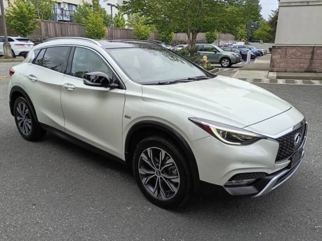 2017 Infiniti QX30 Premium
