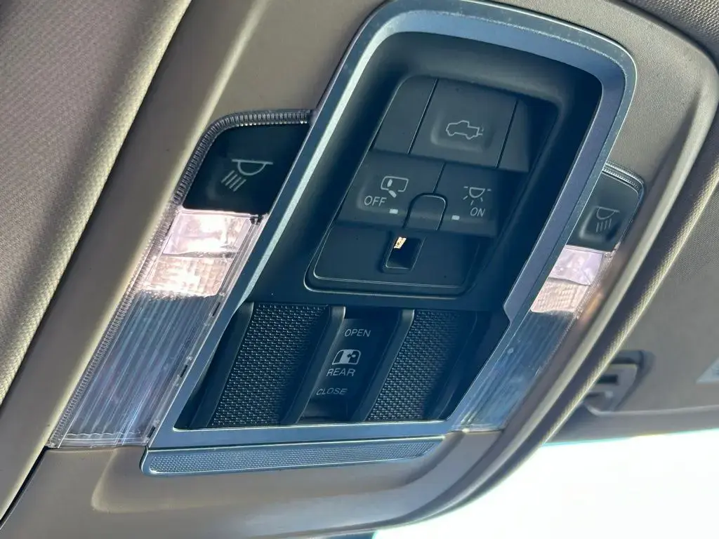 Ram 1500 2021 4x2 Laramie 4dr Crew Cab 5.6 ft. SB Pickup