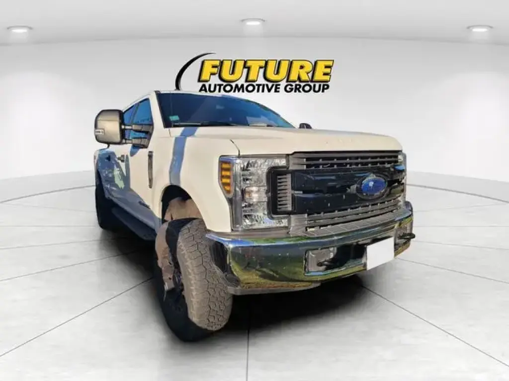 Ford F-250 Super Duty 2018 4x4 XLT 4dr Crew Cab 8 ft. LB Pickup