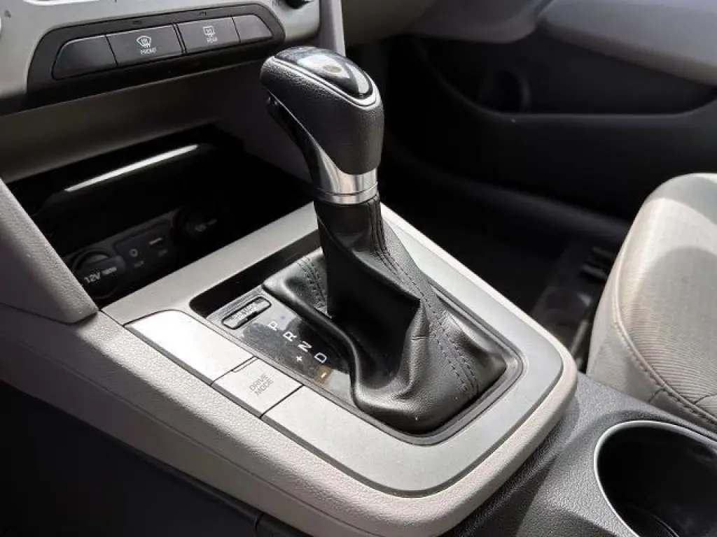 Hyundai ELANTRA 2017 SE 4dr Sedan 6M (US)