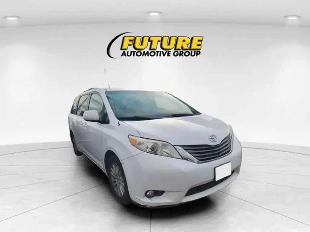 Toyota Sienna 2013 XLE 7-Passenger Auto Access Seat 4dr Mini-Van