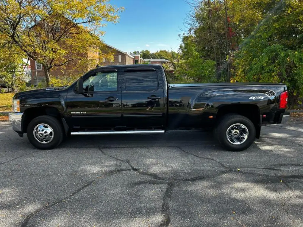 2011 Chevrolet Silverado 3500HD 4WD Crew Cab 167" DRW LTZ