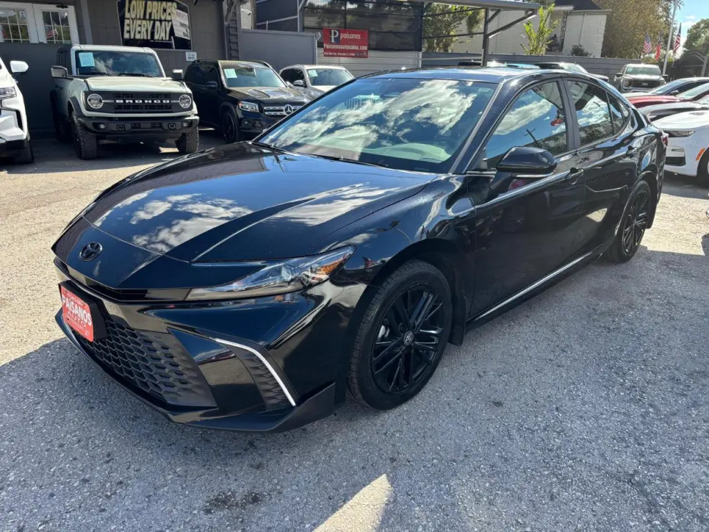 2025 Toyota Camry SE